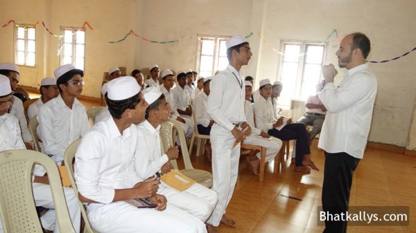 Anjuman Alumni Organized Career Guidance at Shams School Bhatkal 