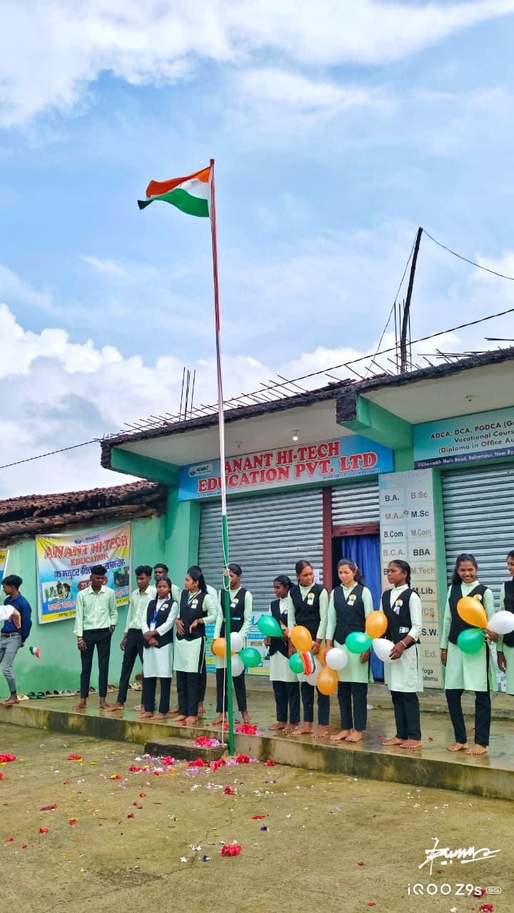 All the students of Anant Hi-Tech Education proudly hoisting the National Flag. 🇮🇳
