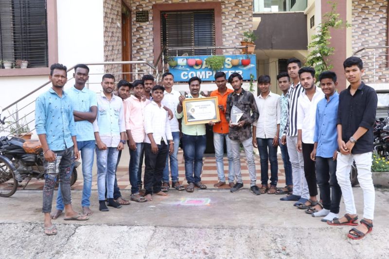 BEST TEACHR AWARD WITH STUDENTS