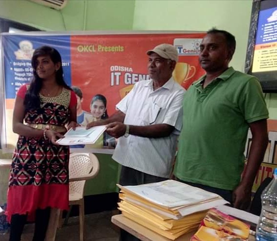 One of our Student received Cheque for 1st position in MS-EXCEL(IT Genius)