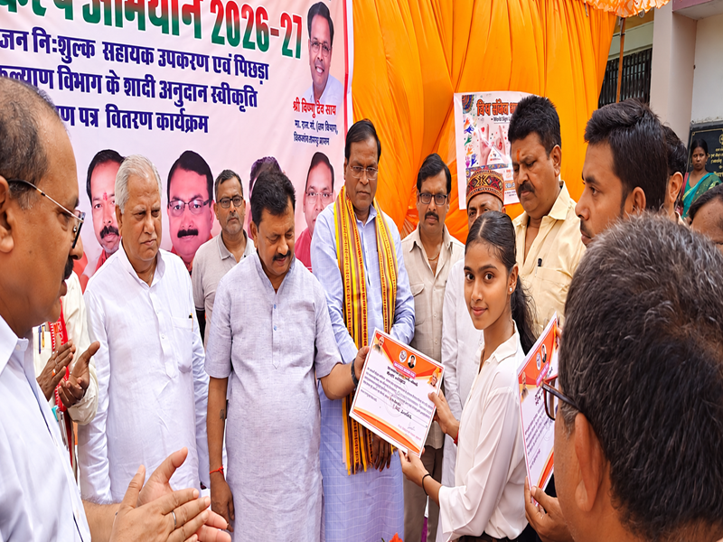 Under the Seva Sankalp Campaign 2026–27, Kalpana Jaiswal was honoured for completing O Level and securing employment. The honour was presented by Hon’ble MP Vijay Dubey and OBC Department member Phulbadan Kushwaha. Congratulations, Kalpana!