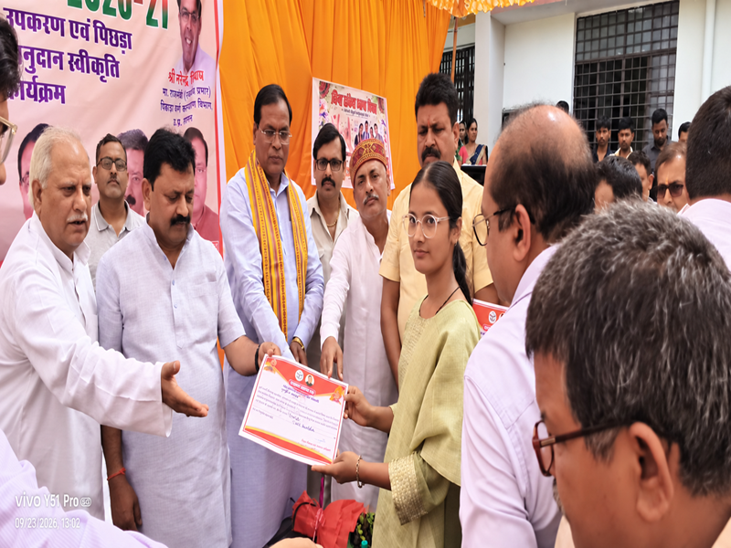 Under the Seva Sankalp Campaign 2026–27, Harshita Yadav was honoured for securing employment by Hon’ble MP Vijay Dubey and OBC Department member Phulbadan Kushwaha. Congratulations on your achievement, Harshita.