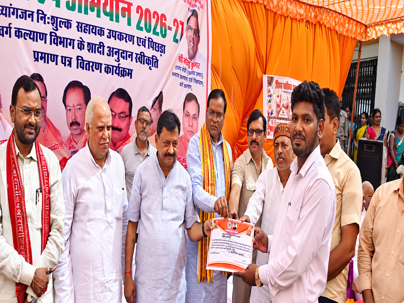 Under the Seva Sankalp Campaign 2026–27, Pramod Prajapati was honoured for securing employment by Hon’ble MP Vijay Dubey and OBC Department member Phulbadan Kushwaha. Congratulations on your achievement,