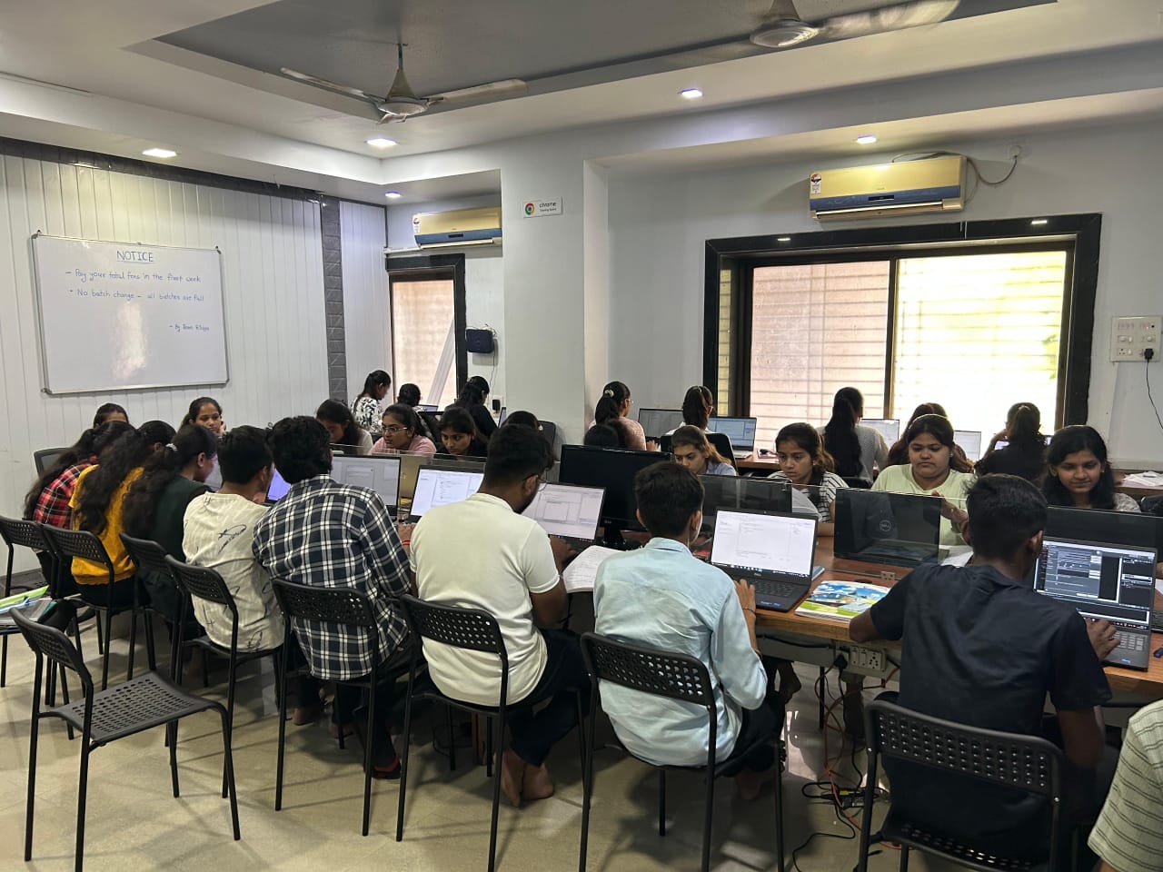 live pratical session At collage of computer engineering by Vision Trainings Institute