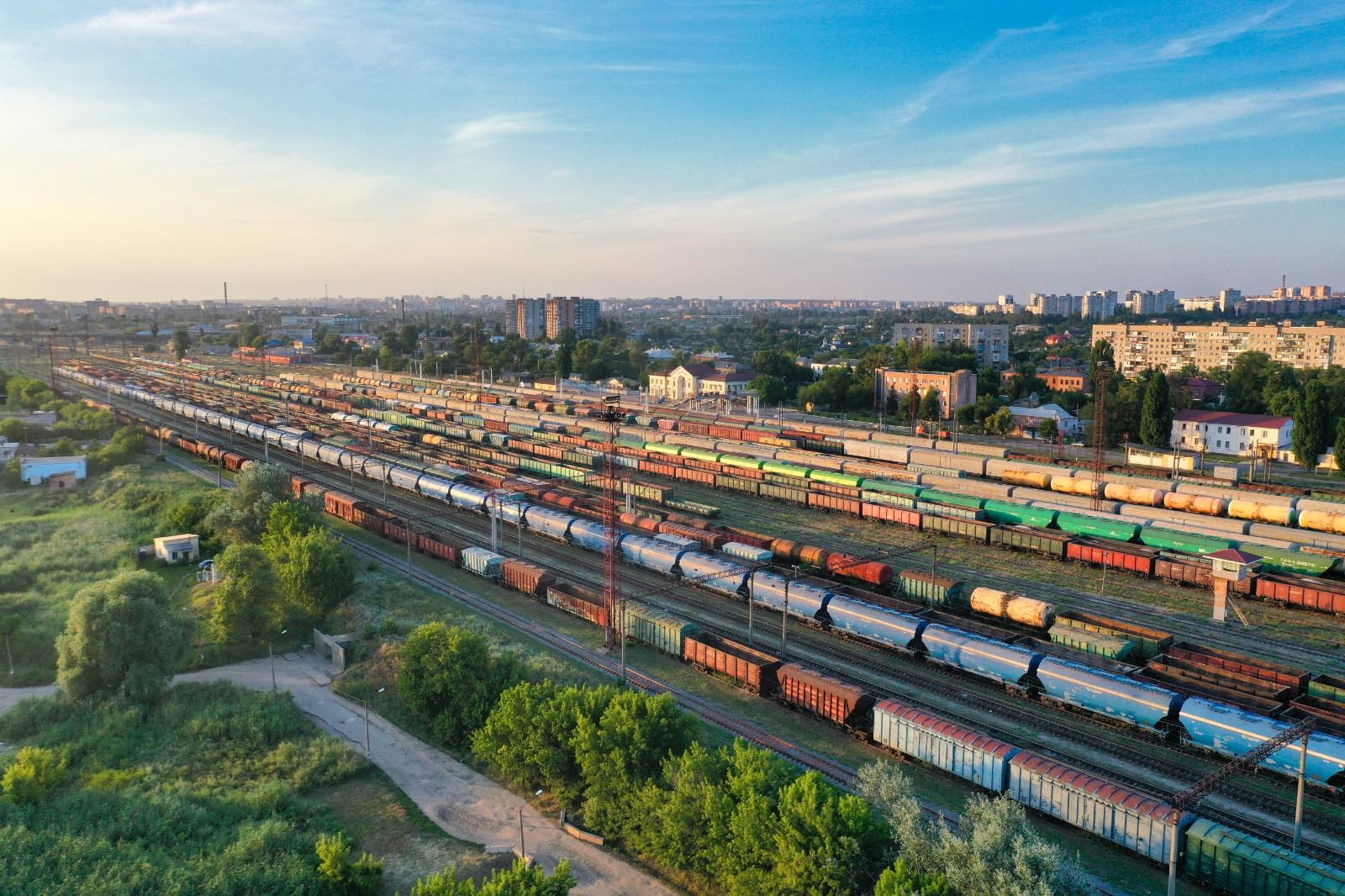 Port-to-Inland Logistics for Resilient Supply Chains 