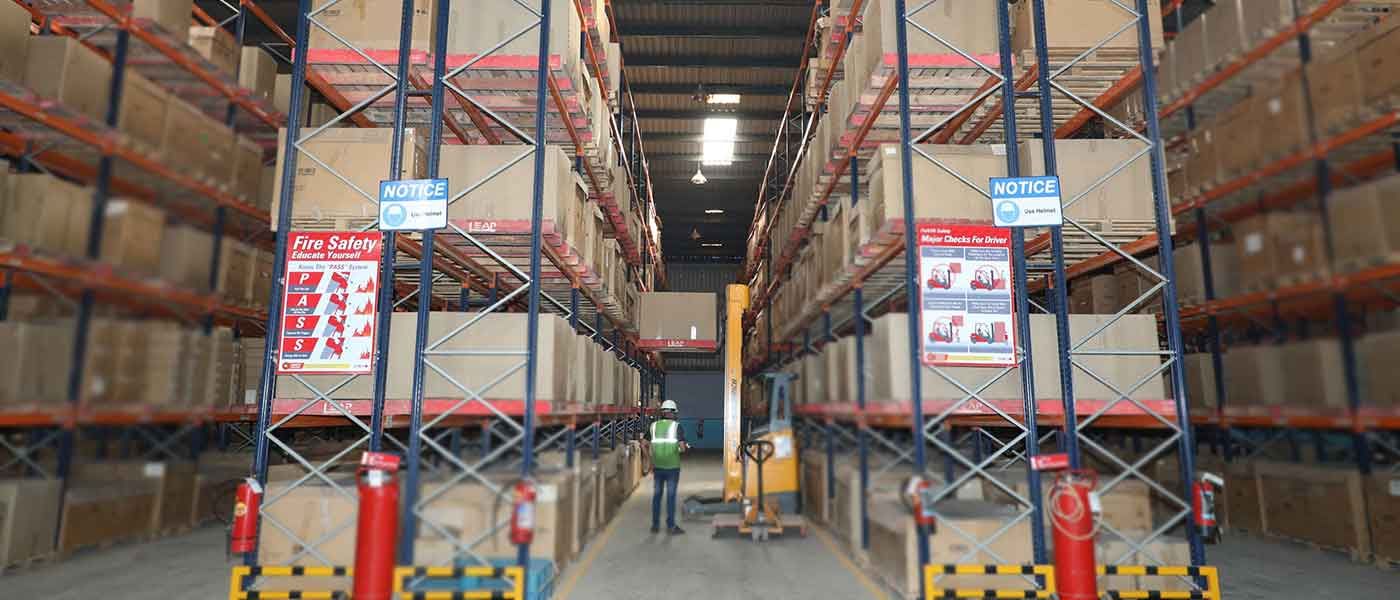 How to Find an Efficient Warehouse ?