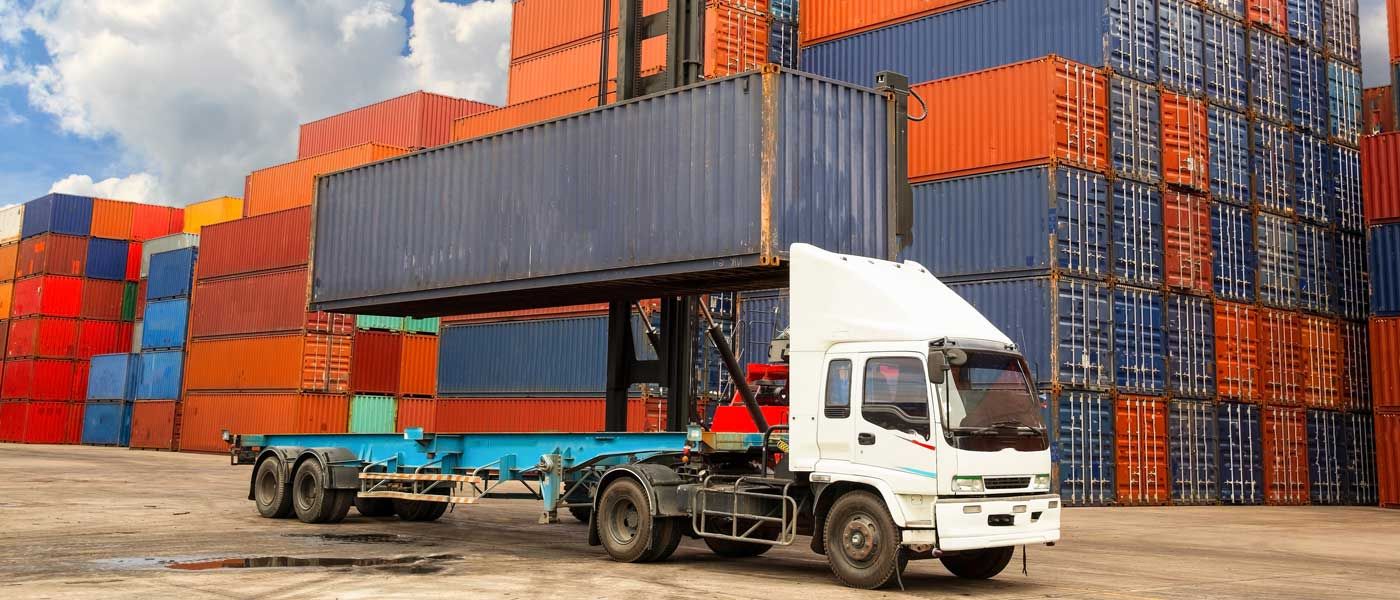 Navigating the Perils: Understanding and Mitigating the 16 Risks of Using Dry Containers for Shipping